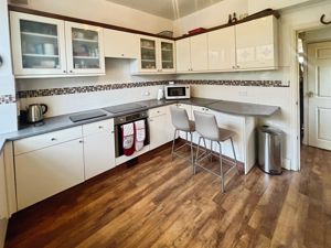 Kitchen- click for photo gallery